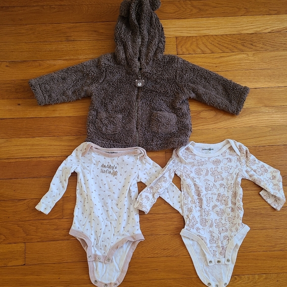Baby onesie and  cozy jacket - Picture 4 of 15